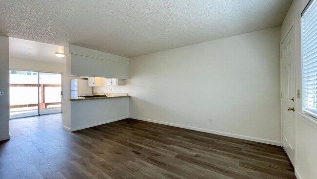 Foto del edificio - 2 Bedroom Townhouse across from Harloe Ele...