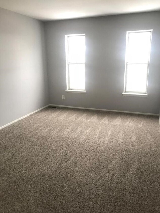 2 bedroom 1 bath close to 94 - 2 bedroom 1 bath close to 94