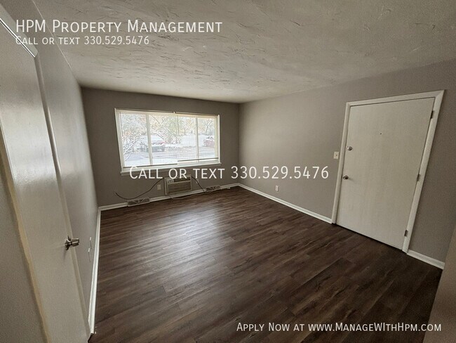 Foto del edificio - 21955 Miles Rd