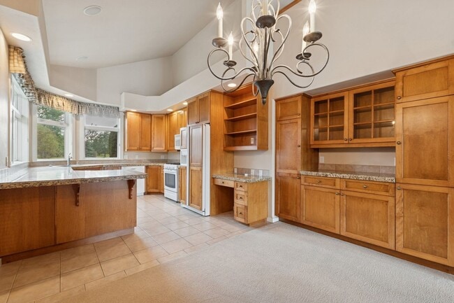 Building Photo - Wonderful Townhome On Eagle Bend Golf Course!