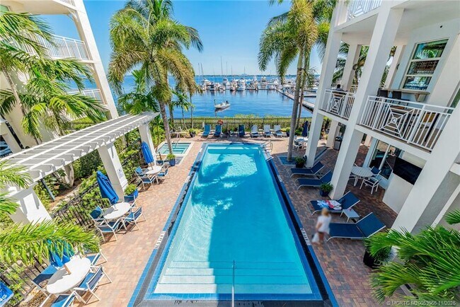 Foto del edificio - 715 NW Flagler Ave