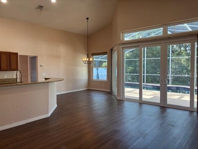 Foto del edificio - 736 Sunflower Dr