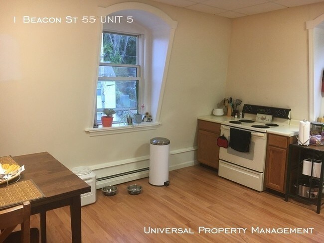 Building Photo - One Bedroom Apartment in Downtown