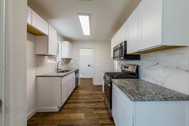 Building Photo - 320 Wild Senna Dr