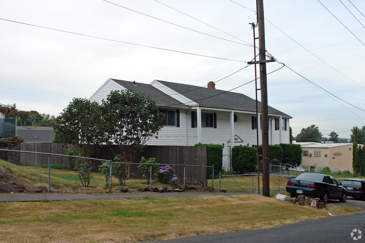 Building Photo - 7931 N Kerby Ave