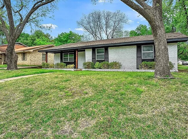 Building Photo - 1501 W Chestnut St