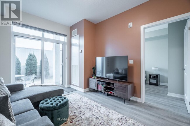 Photo du bâtiment - 5055-5055 Greenlane