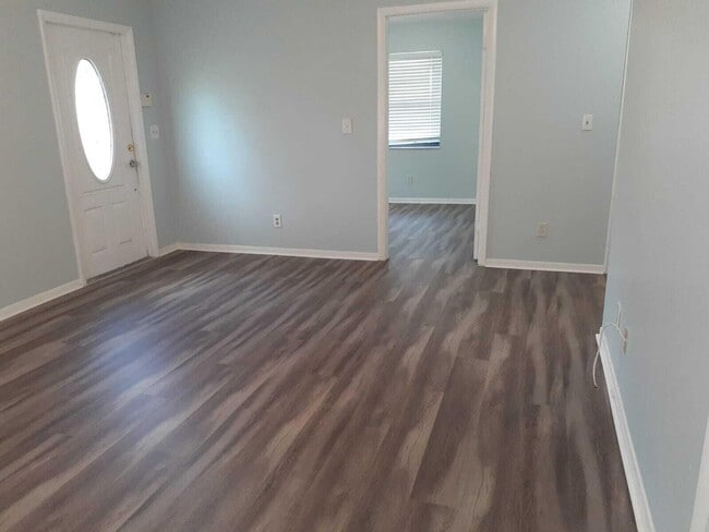 Foto del edificio - 4648 Summit Blvd
