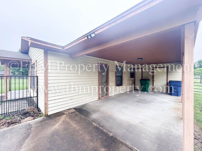 Foto del edificio - 107 Sunny Ln