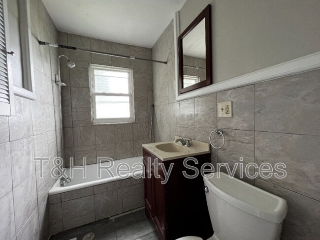 Foto del edificio - 4860 E 14th St