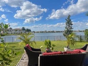 Foto del edificio - 8671 Lakeside Bnd
