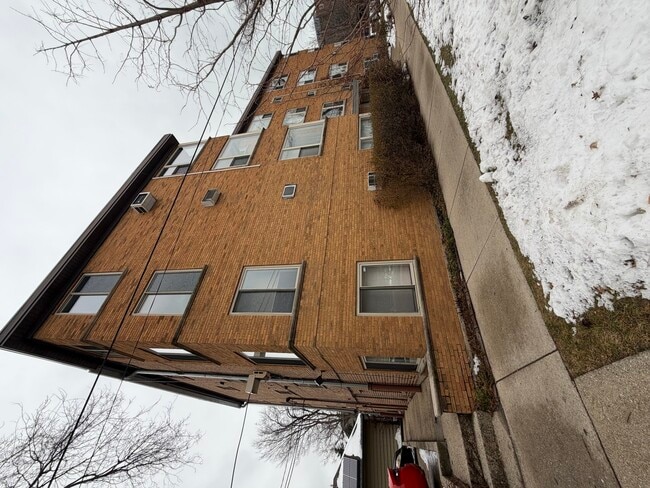 Foto del edificio - 7400 N Sheridan Rd