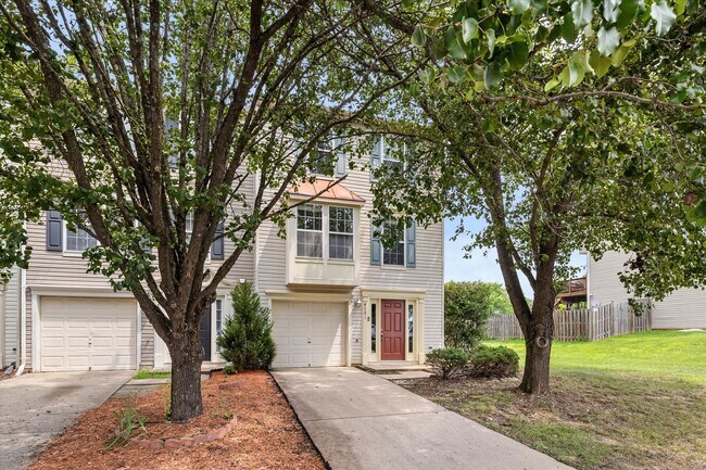Foto del edificio - End-Unit Townhome in Spotsylvania!