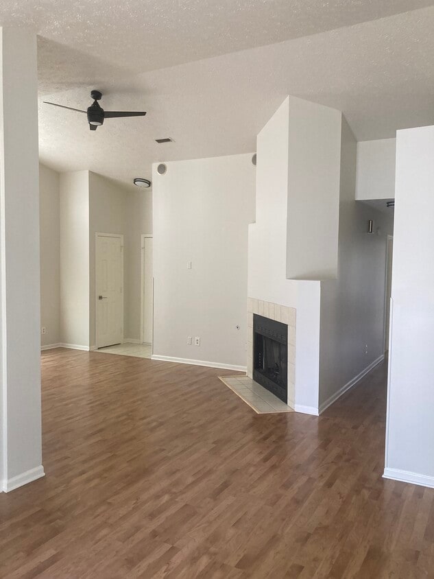 Primary Photo - 10792 Bay Ln