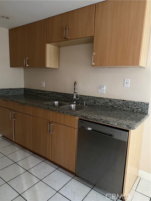 Foto principal - 8020 Langdon Ave