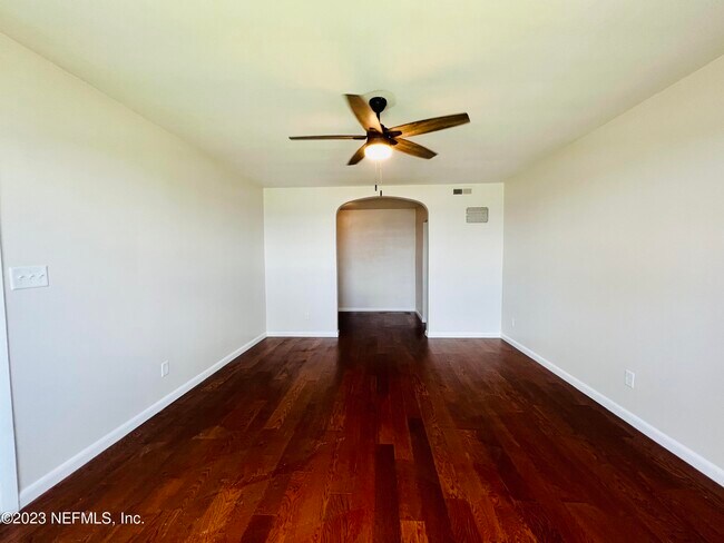 Foto del edificio - 1781 River Rd