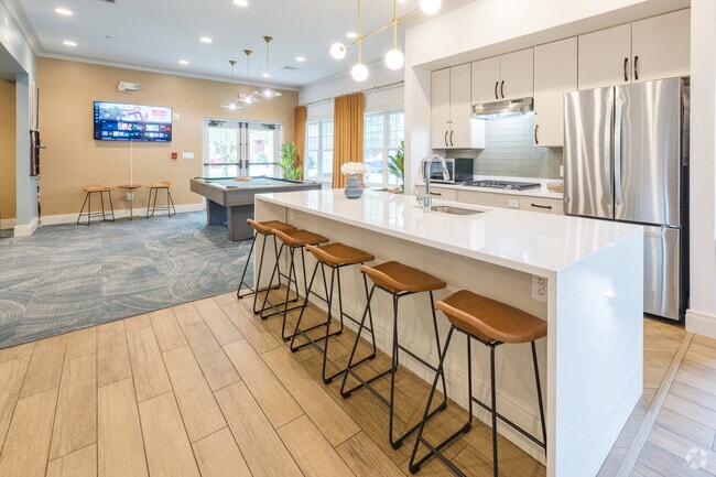 Club Room - Axis at Lakeshore
