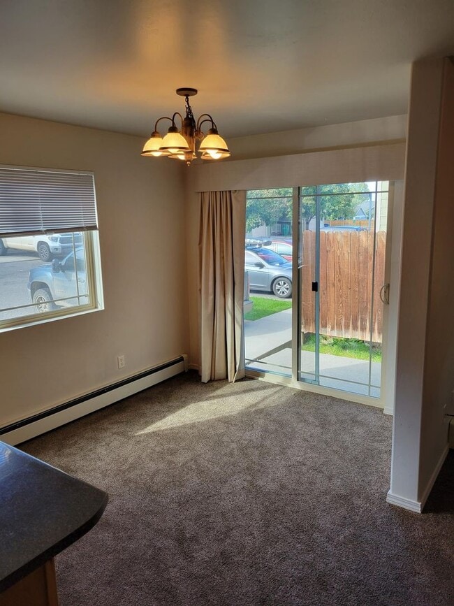 Building Photo - 3 Bedroom, 2.5 Bathroom Townhouse; Short D...