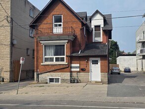 Building Photo - 334 University Ave