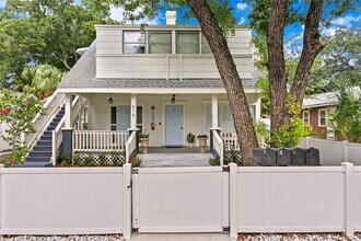 Building Photo - 819 11th St N