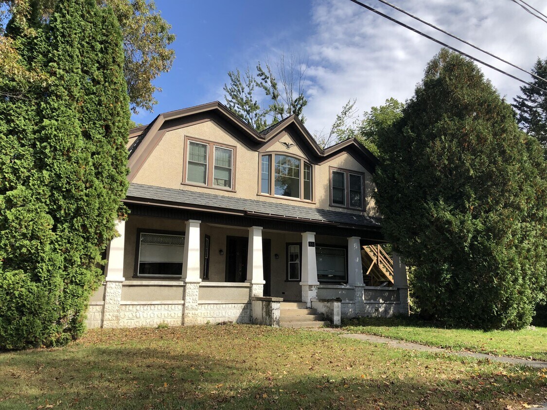 Foto principal - 66 Old Amherst Rd