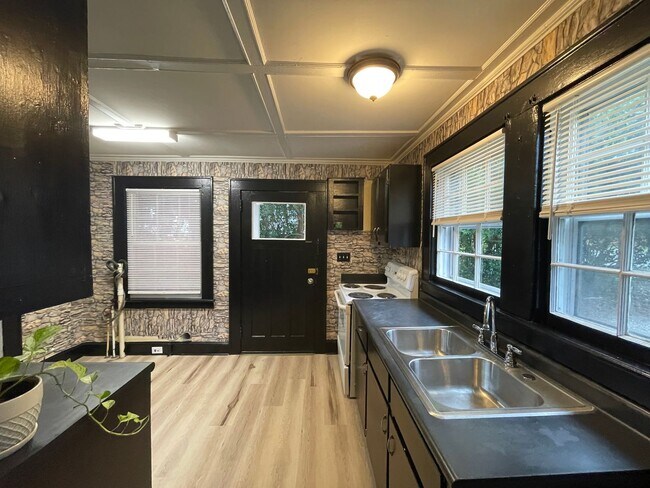 Foto del edificio - 907 Cherokee Ave