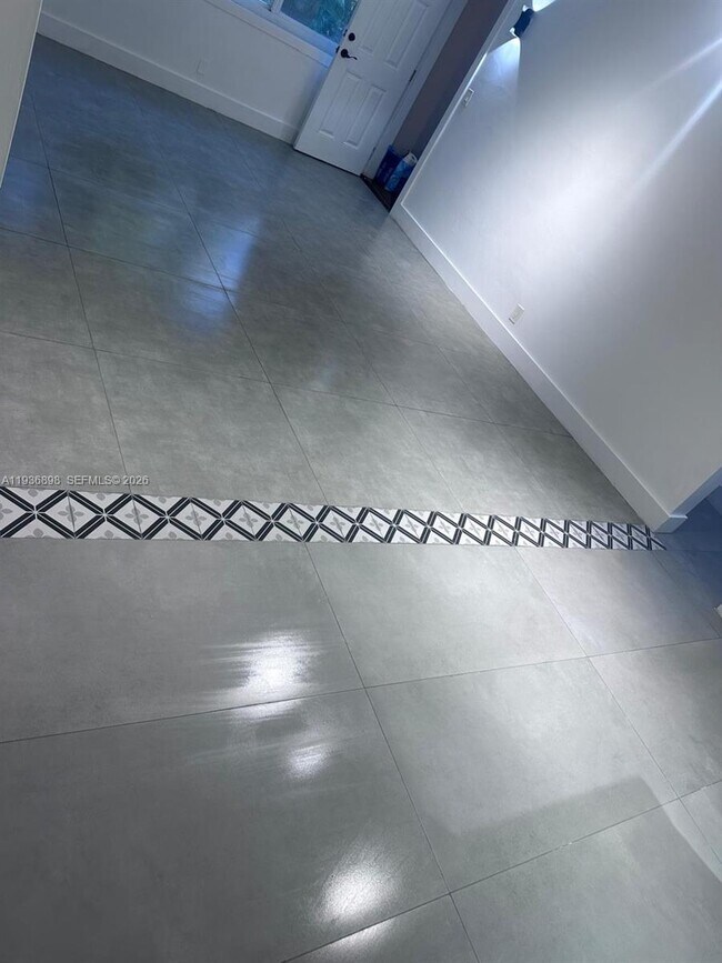 Building Photo - 10070 E Bay Harbor Dr