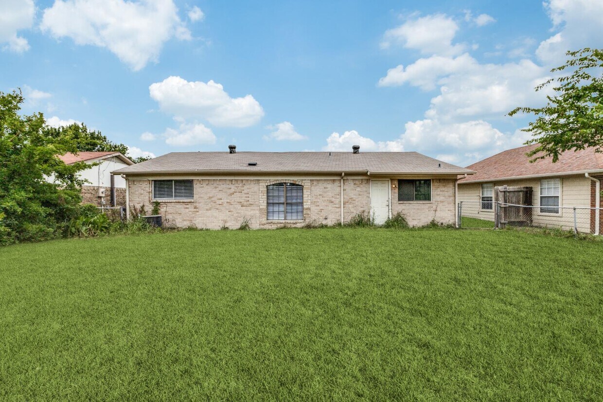 Primary Photo - 559 Perch Rd