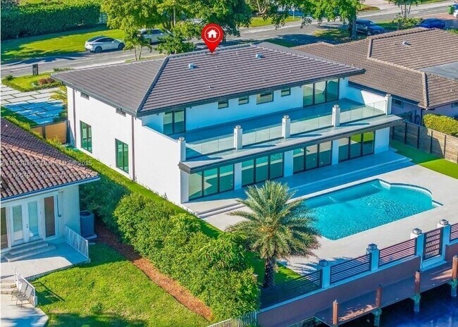 Foto del edificio - 406 Holiday Dr