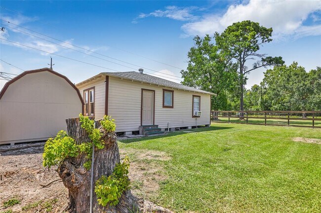Building Photo - 16424 Waverly Dr