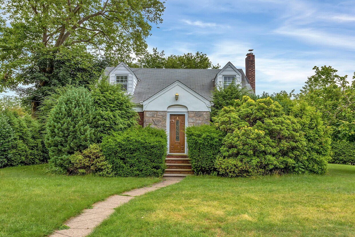 Primary Photo - 626 Bogert Rd