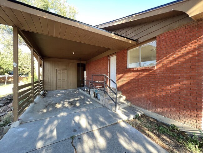 Building Photo - 125 N 14th E