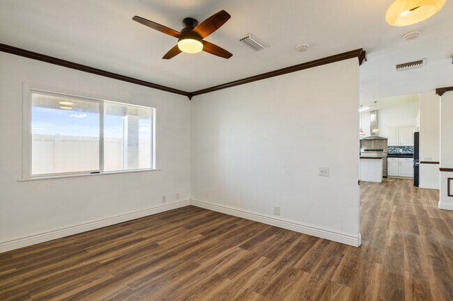Foto del edificio - 4 bedroom, 3 bathroom single family house.