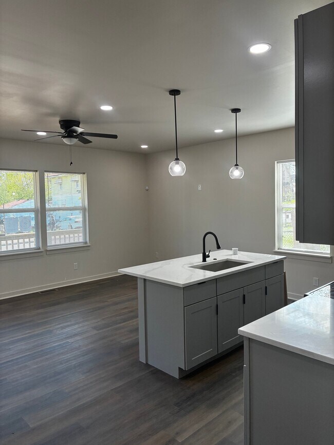 Foto del edificio - 824 W 29th St