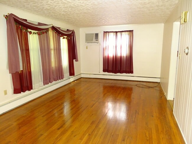Building Photo - 437 S 9th St