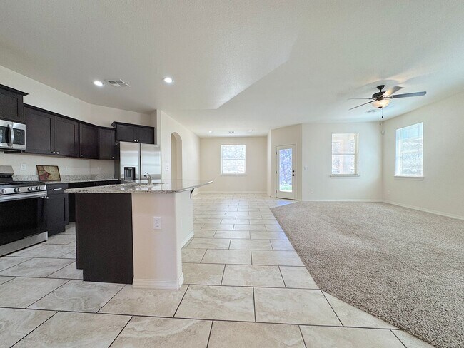 Building Photo - East El Paso 3 bed Refrig A/C