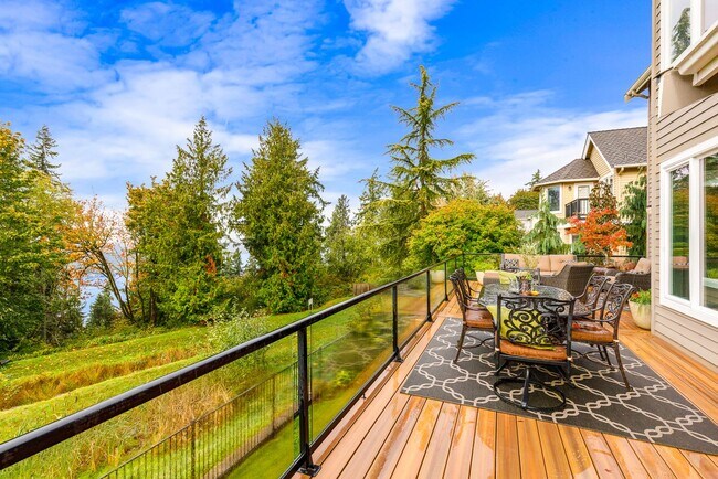 Building Photo - STUNNING Home in coveted Sterling Woods, S...