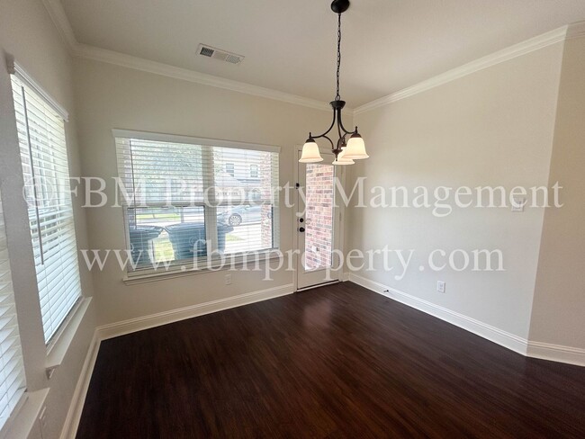Foto del edificio - 306 Brothers Blvd