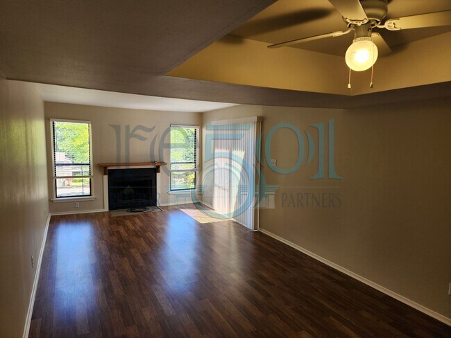 Foto del edificio - *PRICE REDUCTION* Check out this AWESOME  ...