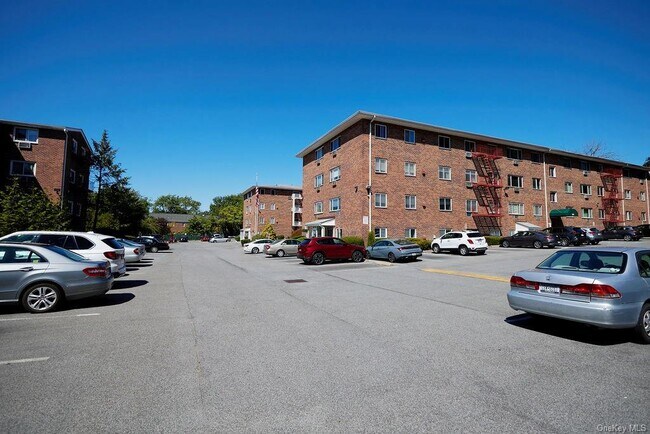 Foto del edificio - 838 Pelhamdale Ave