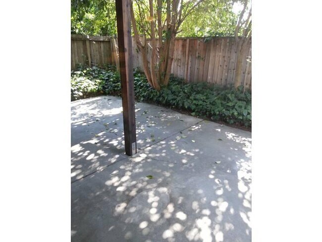 Foto del edificio - 675 Vinemaple Ave