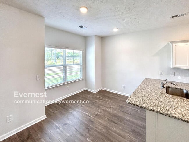 Building Photo - 130 Carver Ln