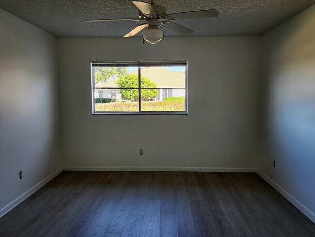 Foto del edificio - 8437 SW 90th St