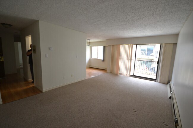 Photo du bâtiment - 1909-1909 Salton Rd