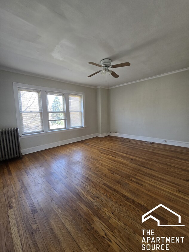 Foto principal - 2849 W Berteau Ave