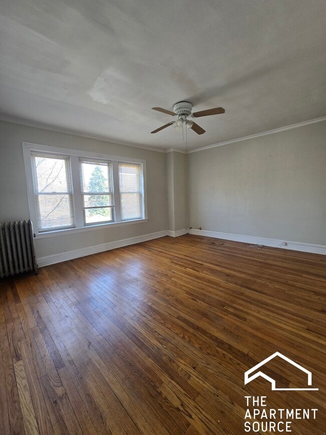 Building Photo - 2849 W Berteau Ave