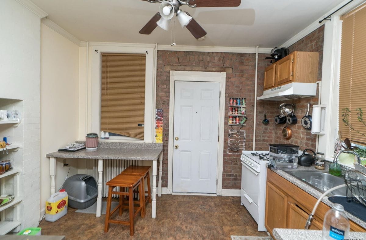 Primary Photo - 359 Hamilton St