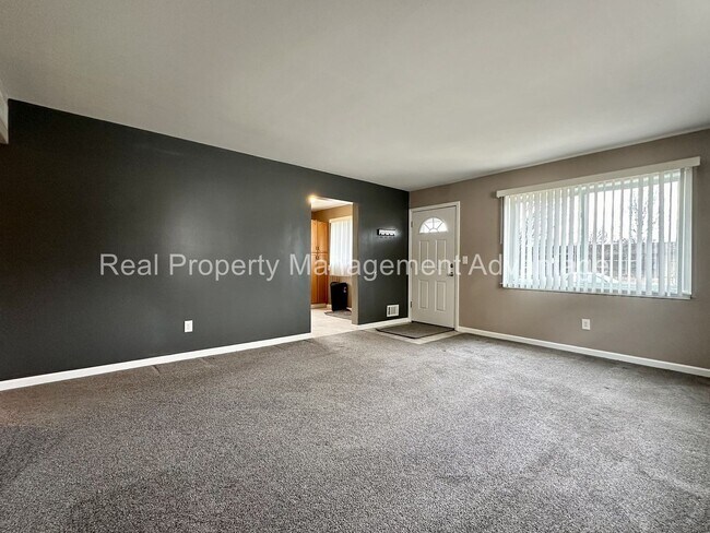 Building Photo - Cute 3-Bedroom Ranch!