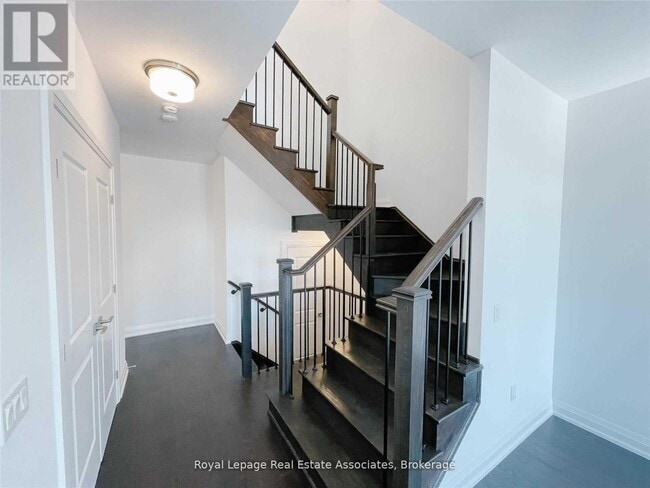 Building Photo - 4121 Hillsborough Cres
