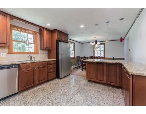 Building Photo - 24 Wildwood Rd